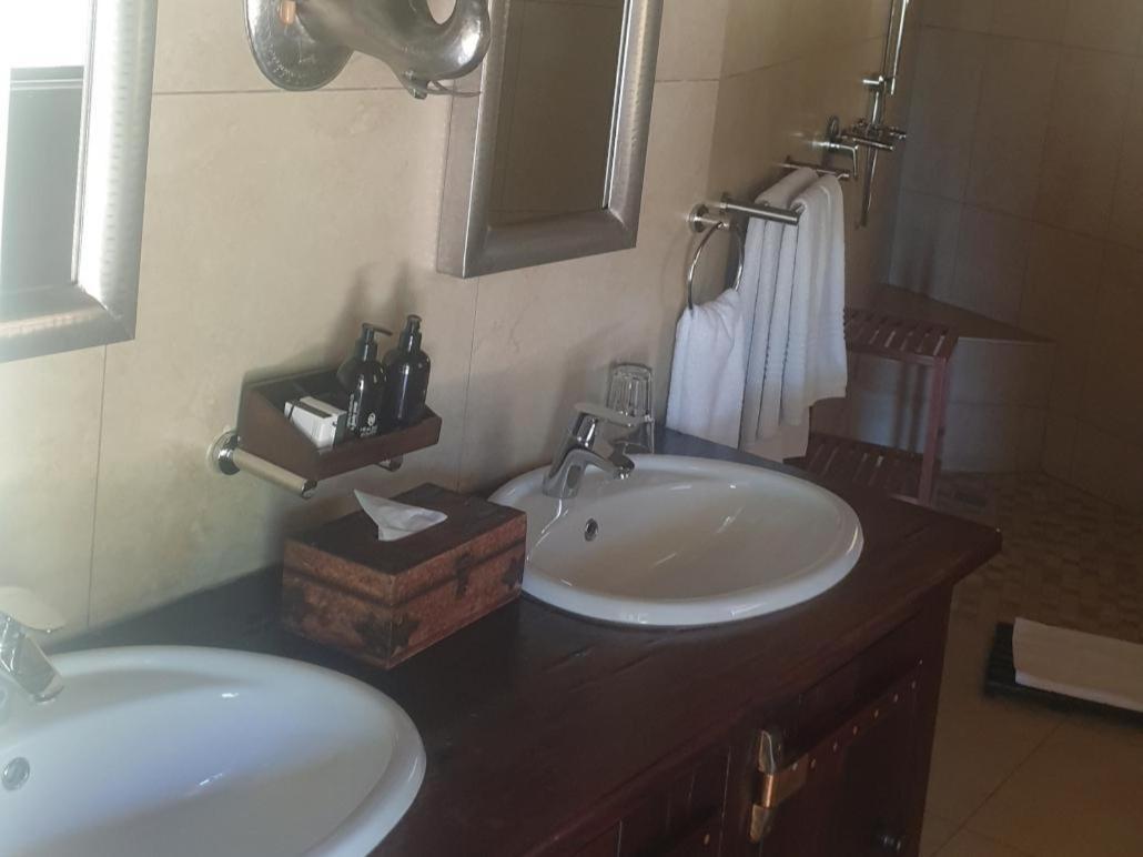 La Rochelle Lodge Namibia 楚梅布 外观 照片